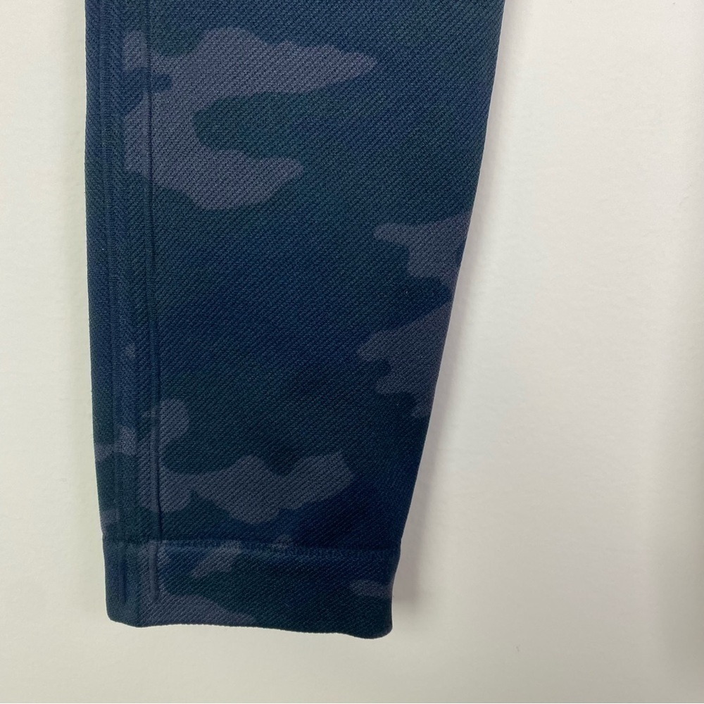 Spanx Camo Look At Me Now Seamless Cropped Leggings Size Small - Picture 8 of 8
